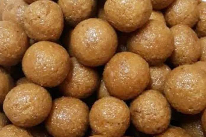 নাড়কেলের দুধ চিনির নাড়ু